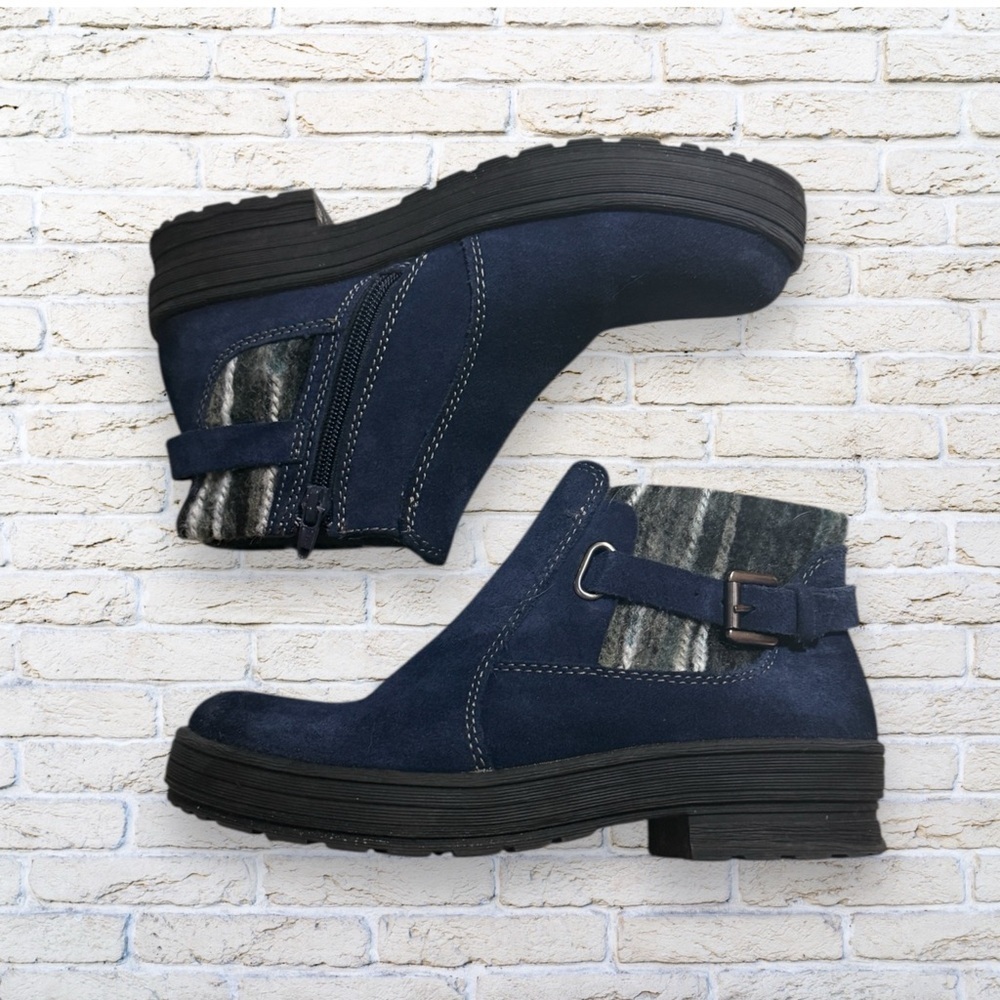 EARTH ORIGINS Blue Tate Suede Ankle Boots - Size 6.5